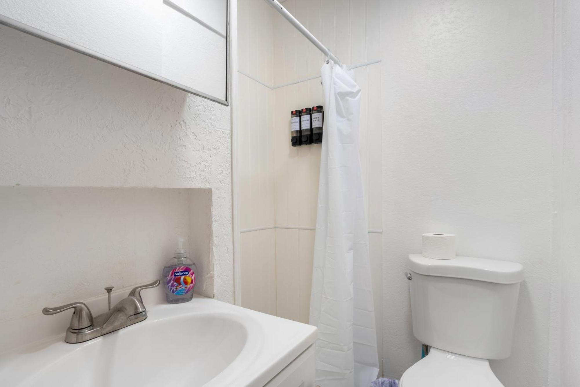 Hollywood Peaceful Hostel מראה חיצוני תמונה