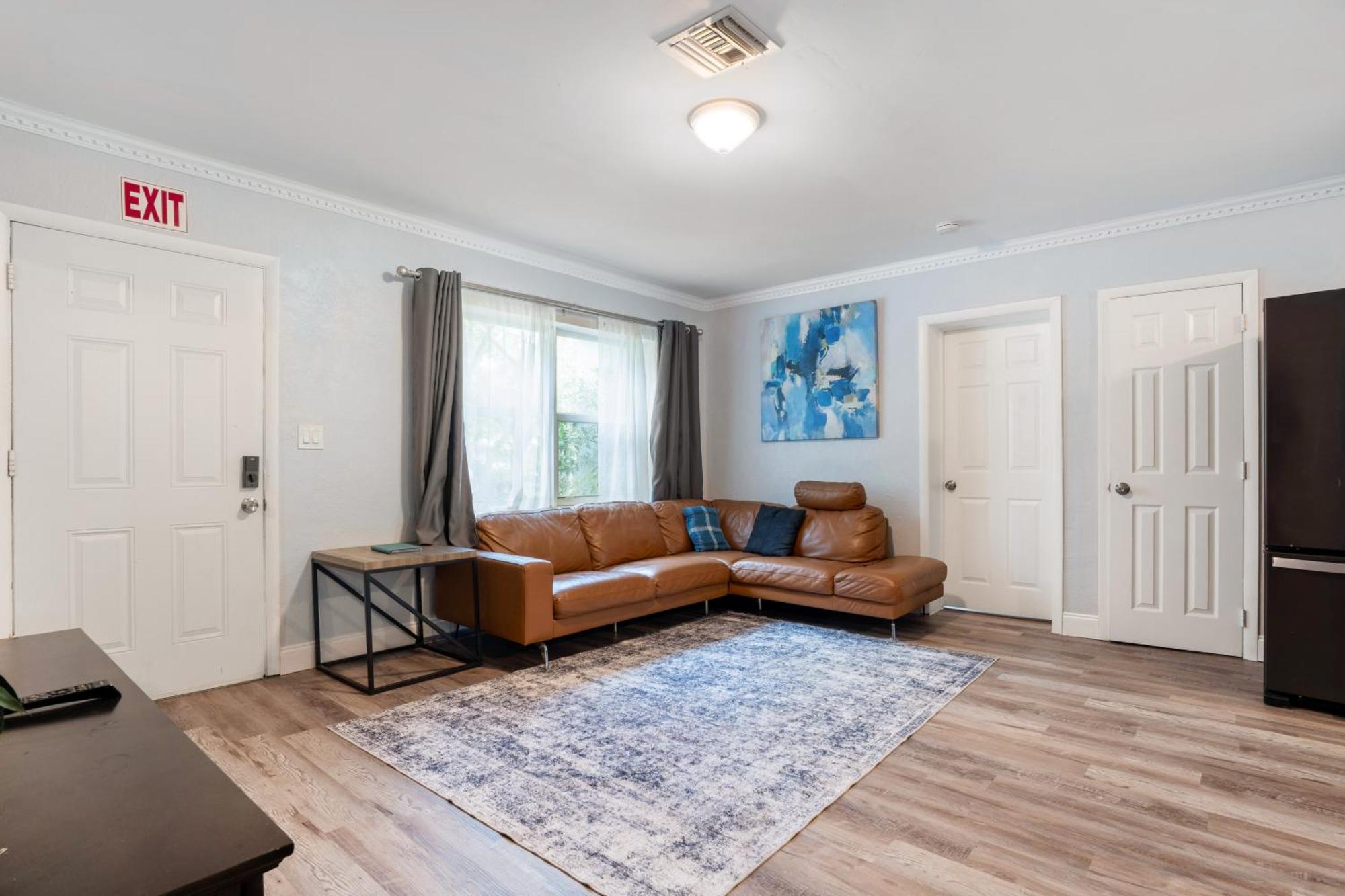 Hollywood Peaceful Hostel מראה חיצוני תמונה