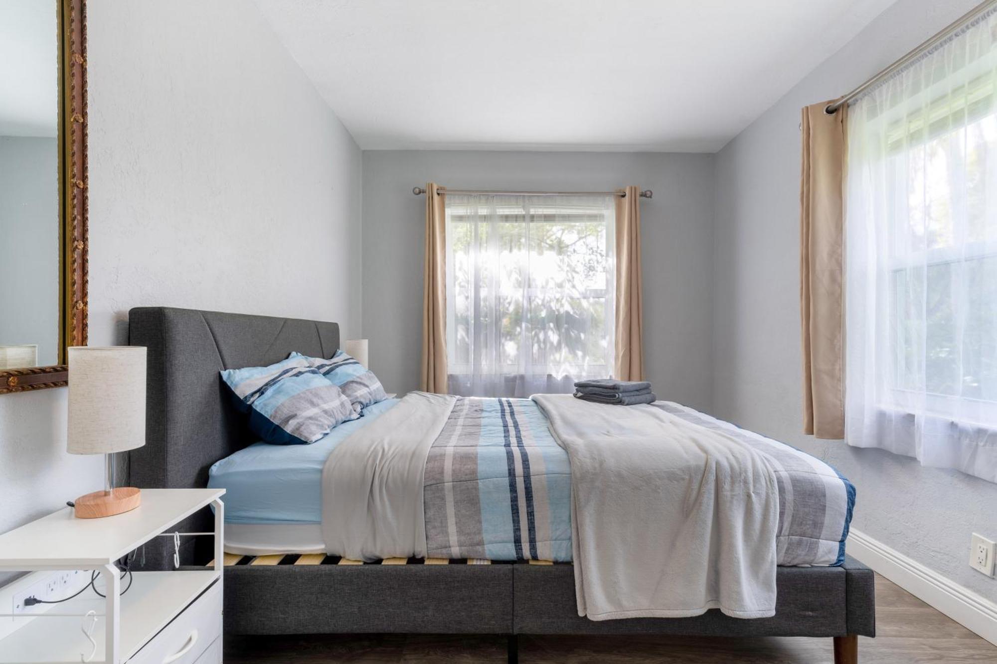 Hollywood Peaceful Hostel מראה חיצוני תמונה