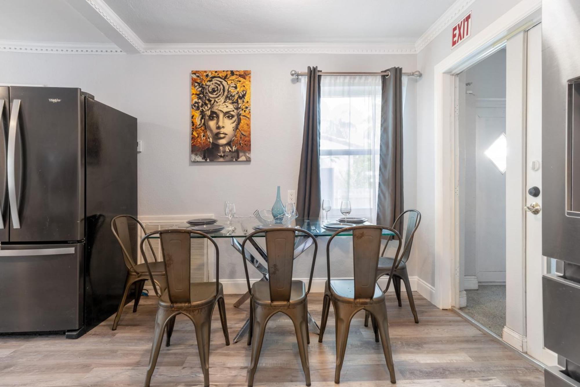 Hollywood Peaceful Hostel מראה חיצוני תמונה
