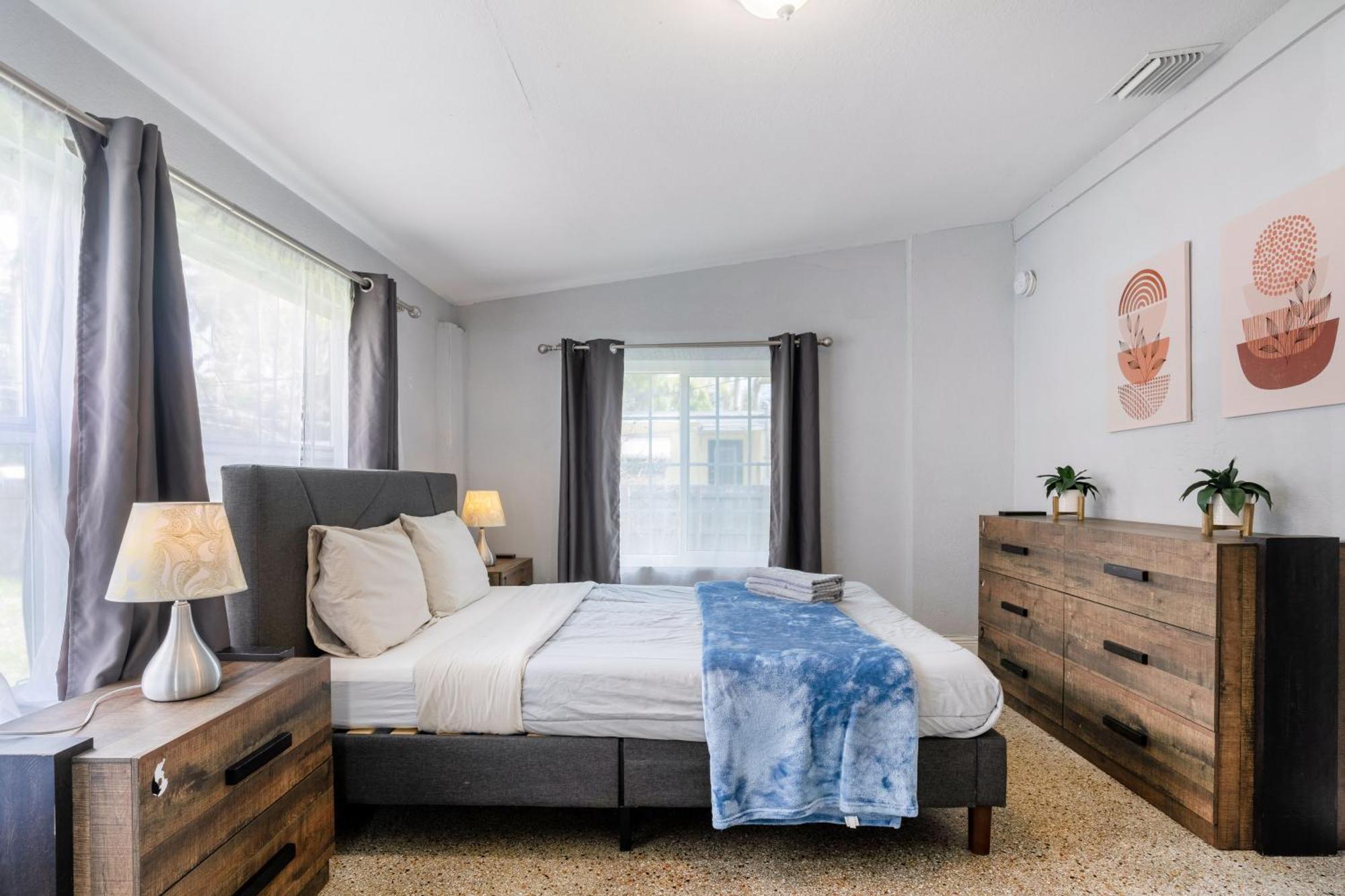 Hollywood Peaceful Hostel מראה חיצוני תמונה