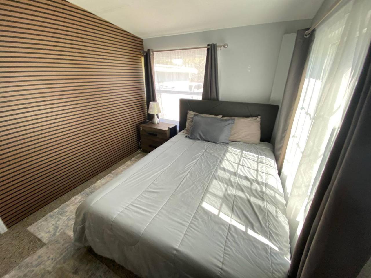 Hollywood Peaceful Hostel מראה חיצוני תמונה